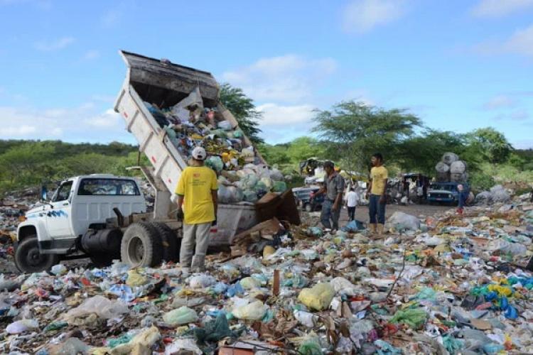 Lixões a céu aberto, um problema crítico no Amazonas