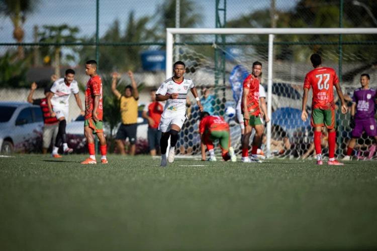 São Paulo vence a Portuguesa e assume liderança momentânea do Grupo B