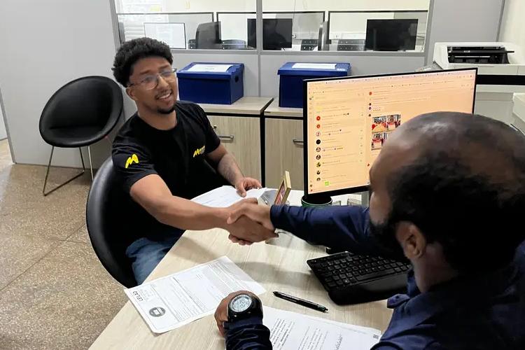 Menos de um mês após leilão do Detran Amapá, arrematantes iniciam a retirada de veículos adquiridos