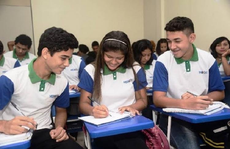 Governo desburocratiza emissão de declarações escolares para estudantes que vão acessar benefício da meia-passagem