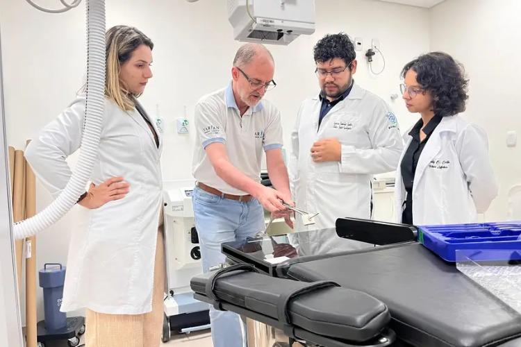 Profissionais do Centro de Radioterapia do Amapá passam por capacitação para implantação da braquiterapia