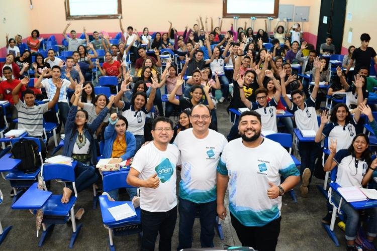 Aulas da Central do Enem começam em polos de Macapá