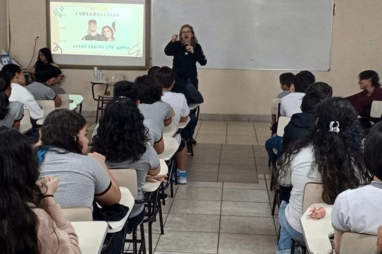 Em Macapá, Polícia Civil faz palestra sobre bullying para alunos da Escola Moderno