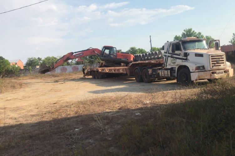 Polícia Civil e Polícia Rodoviária Federal recuperam retroescavadeira furtada