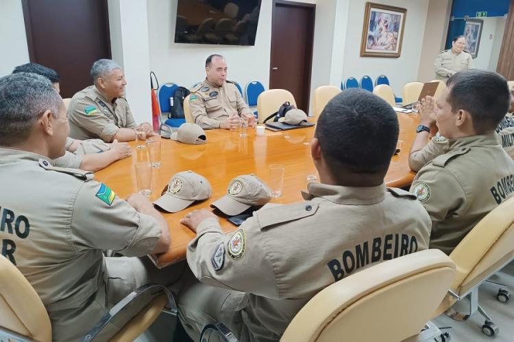 Governo do Amapá recepciona bombeiros que combateram os incêndios florestais no Parque Nacional do Cabo Orange