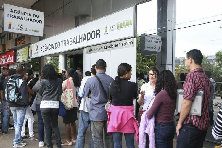 Mais de 12,5 milhões de brasileiros estão desempregados, aponta IBGE