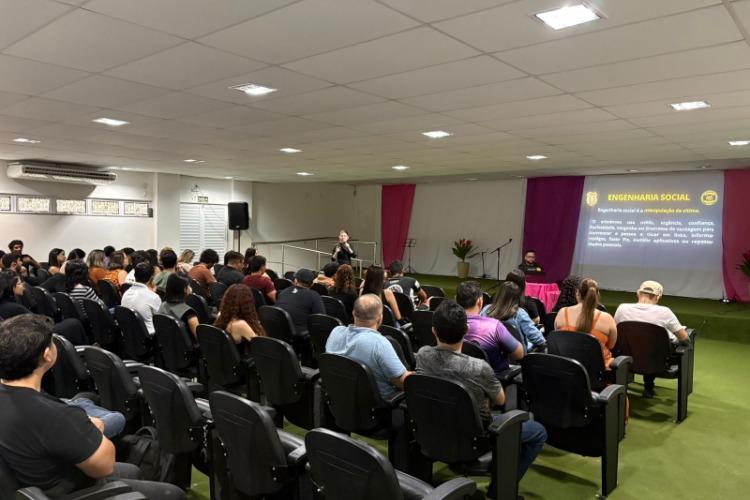 Em Santana, Polícia Civil realiza palestra sobre crimes cibernéticos para acadêmicos da Faculdade Maria Tereza