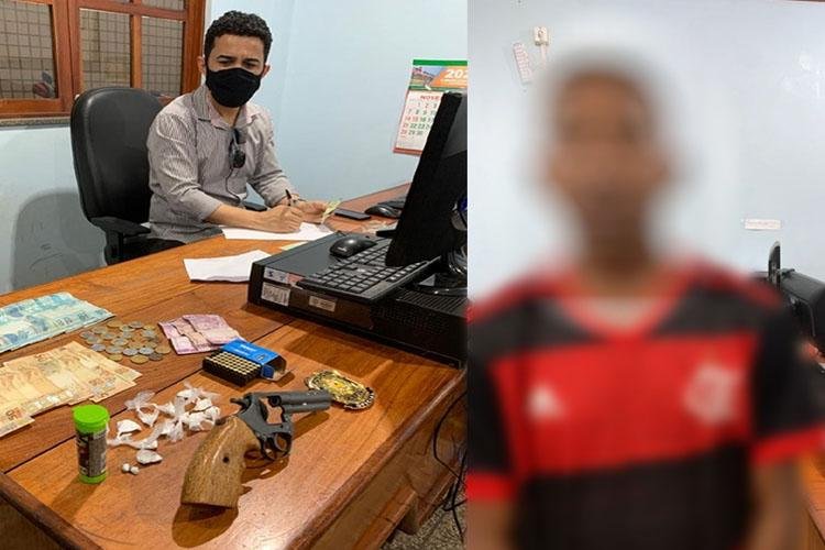 HOMEM INVESTIGADO POR ESTELIONATO É PRESO EM FLAGRANTE POR PORTE ILEGAL DE ARMA DE FOGO E TRÁFICO DE DROGAS
