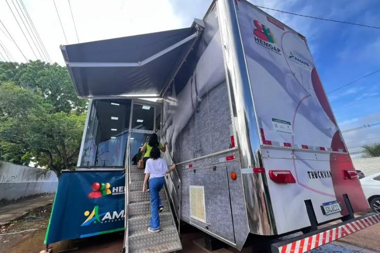 Carreta do Hemoap incentiva doação de sangue durante programação do Governo do Brasil na Rua, em Macapá