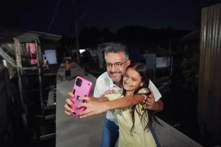 Ponte Firme: governador Clécio Luís vistoria passarela em concreto no bairro Jardim Marco Zero, em Macapá