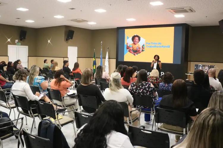Governo do Amapá lidera ofensiva contra trabalho infantil com capacitação estadual para profissionais da assistência social