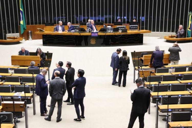 Câmara aprova MP que abre crédito de R$ 10 bilhões para reduzir preço do diesel