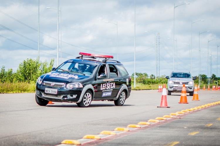 Agentes da Operação Lei Seca aprimoram técnicas de condução veicular