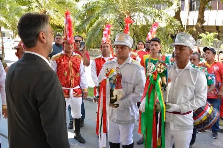 Governador Clécio Luís exalta a força da fé na tradição histórica da Festa de São Tiago em recepção à comitiva de Mazagão Velho