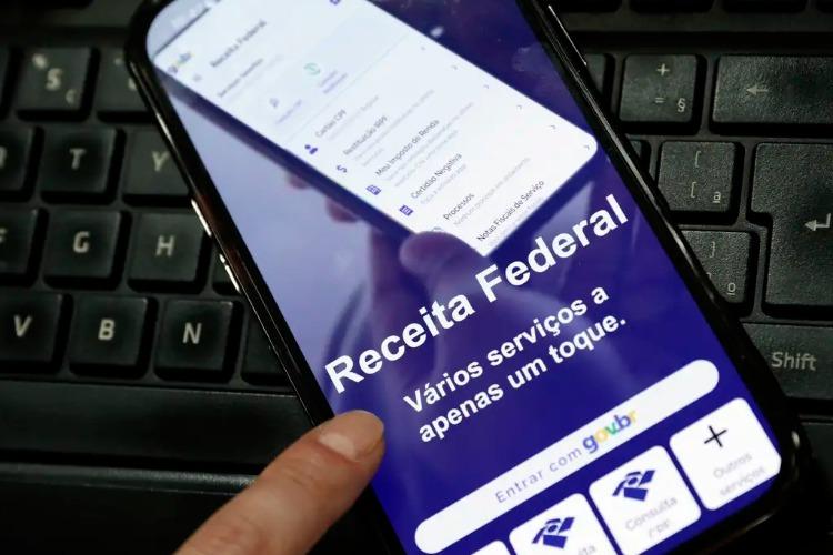 ​​Restituição do Imposto de Renda será usada para pagar dívidas e organizar finanças, aponta Serasa