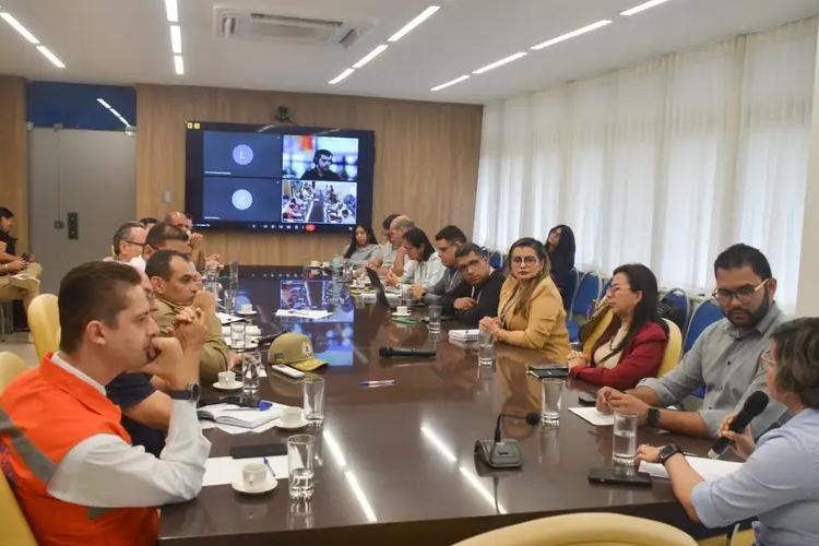 Força-tarefa do Governo do Amapá monitora impactos ambientais e elabora plano de ações sobre rompimento de barreira de garimpo ilegal no Rio Cupixi