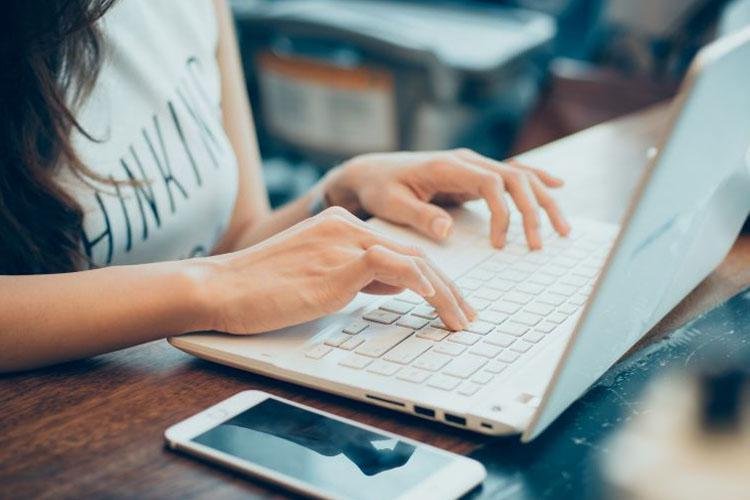 Projeto disponibiliza tutoria gratuita pelo WhatsApp para estudantes de escolas públicas