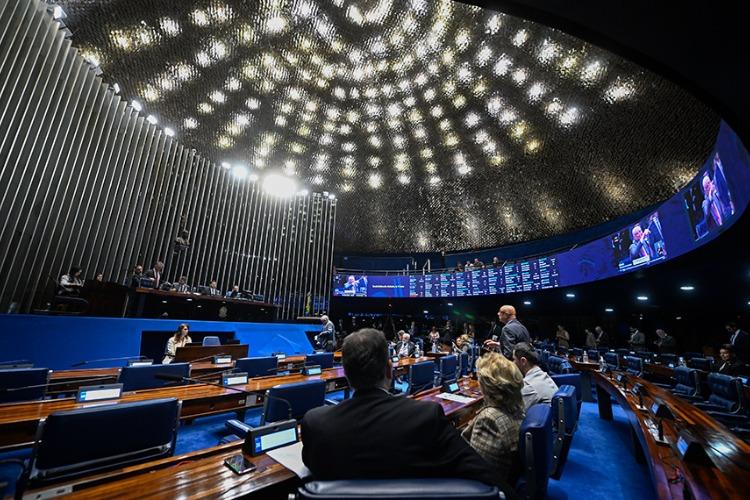 Senado garante licença remunerada para pós de professores da educação básica