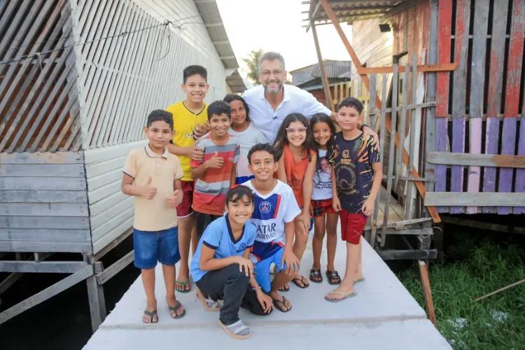 Ponte Firme: governador Clécio Luís vistoria passarela em concreto na Avenida Guaranis, em Macapá