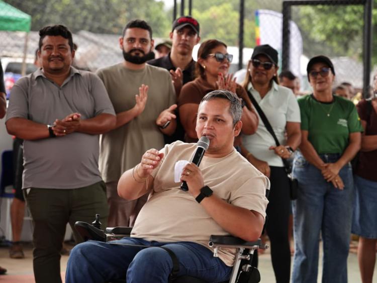 Prefeito Marcelo entrega quadra poliesportiva e novo espaço de convivência para a comunidade de Sete Ilhas