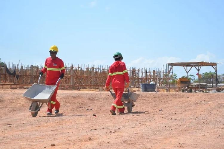 Governo do Amapá constrói nova maternidade porte 1 no município de Santana, obra está com mais de 50% de fundação concluída