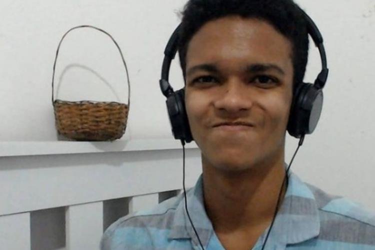 Estudante comemora meta batida em vaquinha para estudar na Alemanha