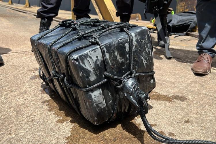 Forças de Segurança e PF desarticulam quadrilha que transportava drogas em cascos de navios 