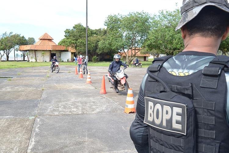 Patrulheiros responsáveis por rondas nas escolas participam de qualificação com o Bope