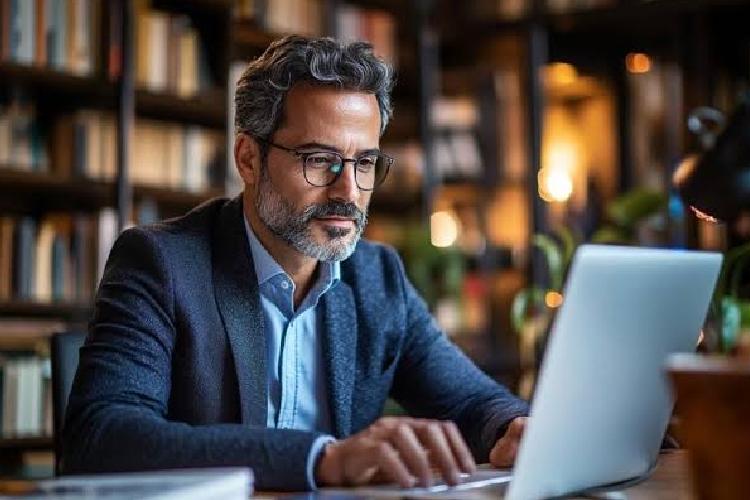 Professores do Amapá podem concorrer a 2 mil bolsas gratuitas de programa do Santander e a Harvard Business Publishing 