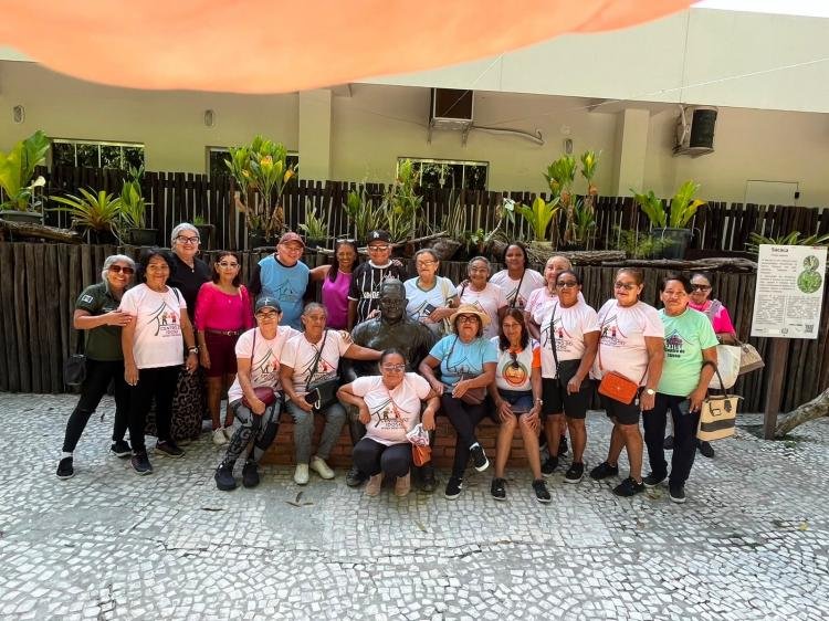 Centro do Idoso promove passeio ao Museu Sacaca em celebração ao Dia dos Pais
