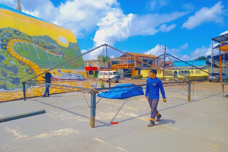 Estruturas para o Arraiá da Tia Sebastiana começaram a ser montadas na Praça Cívica de Santana