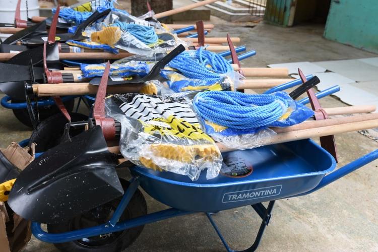 Semduh entrega novos equipamentos para trabalhadores do Cemitério Municipal de Santana
