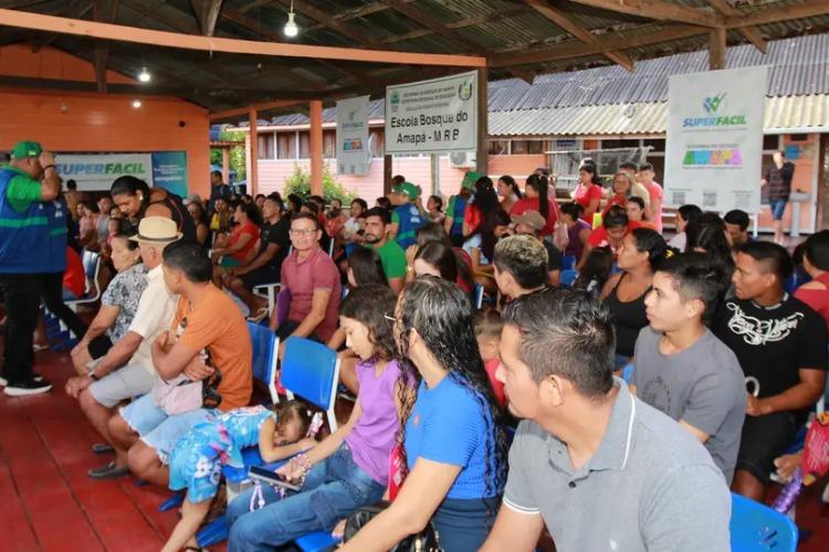 SuperFácil das Águas registra mais de 2,2 mil atendimentos no primeiro dia de ação no Bailique