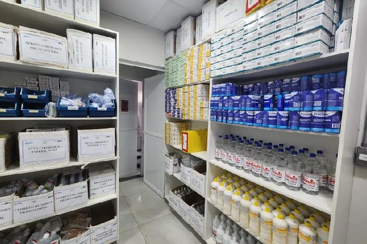 Um ano após reforma, farmácia do Hospital de Emergência mantém abastecimento e garante mais agilidade no atendimento aos pacientes