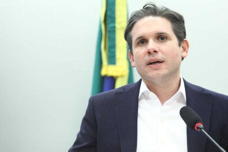 Motta cria comissão especial para analisar fim da escala 6x1