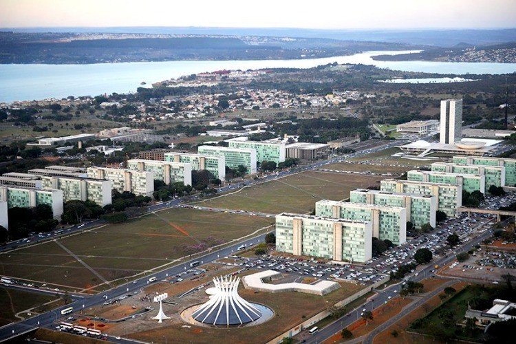 Proposta orçamentária prevê preenchimento de 53.530 vagas no setor público