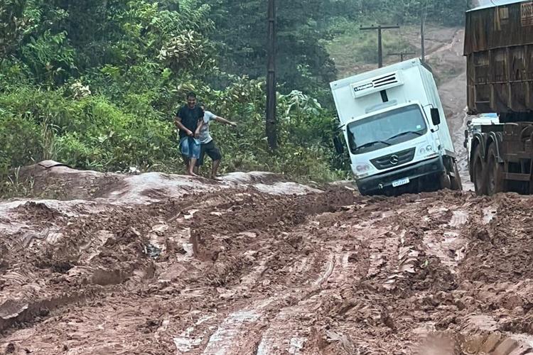 PRF informa que atoleiro do KM 146 foi resolvido, mas de forma paliativa; Veja vídeo