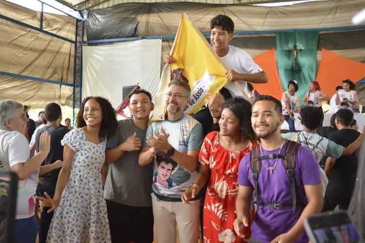 Governador Clécio Luís reafirma apoio às igrejas no 1º Acampamento Juvenil Diocesano no Amapá