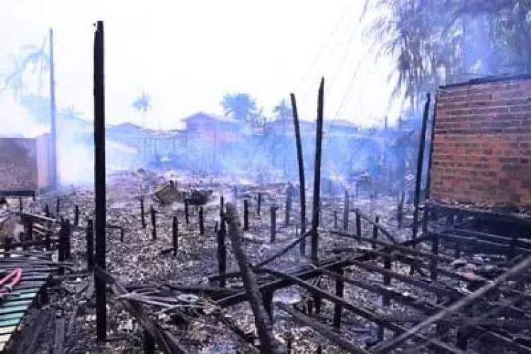 Governo do Amapá e Prefeitura de Santana apresentam plano de emergência após incêndio na Baixada do Ambrósio