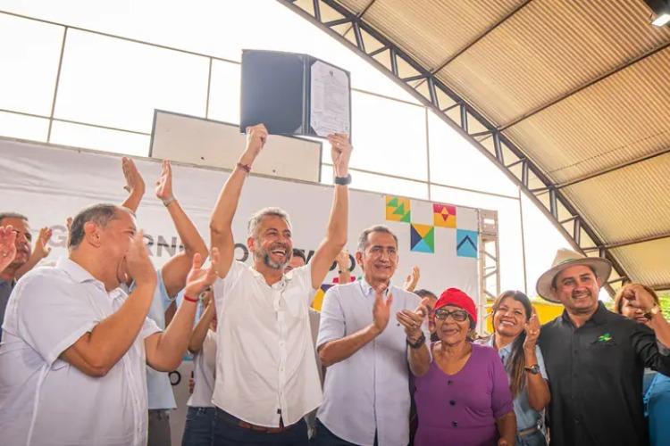Governador Clécio entrega registro da Gleba AD-04 e garante segurança jurídica para 20 mil famílias na Região Metropolitana