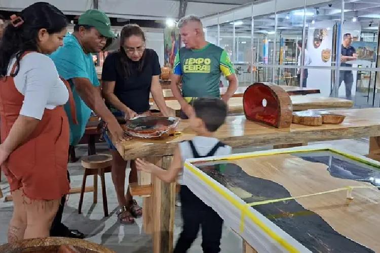 54ª Expofeira: com apoio do Governo do Estado, artesãos de 4 municípios expõem móveis rústicos no Barracão Afroamapá