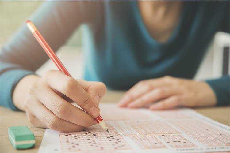Provas do Saeb começam a ser aplicadas nas escolas