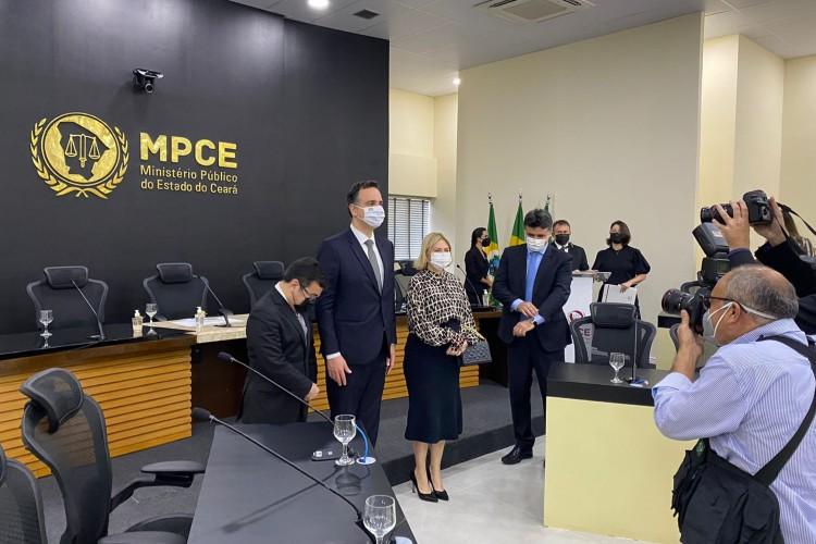 Ivana Cei participa da solenidade de entrega da Medalha Comemorativa dos 130 anos do MPCE ao presidente do Senado