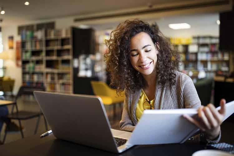 Programa oferece cinco mil bolsas de estudo para curso de Inglês on-line