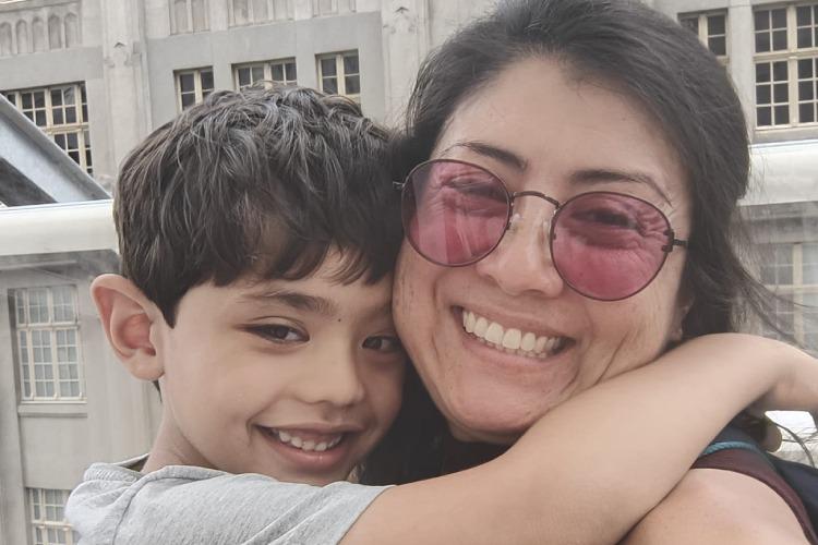 Como mães de filhos neurodivergentes negociam sua permanência no mercado de trabalho