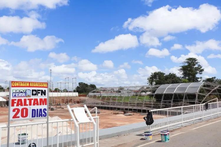 A 20 dias da Expofeira 2026, Arena de Shows chega a 70% de montagem e prepara palco com mais de 700 m² de LED
