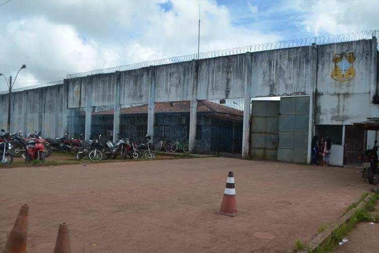 Detento é esfaqueado por outro preso dentro de presídio no AP na espera por audiência