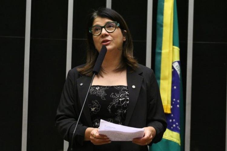 Projeto cria Carteira Nacional do Cuidador Familiar Atípico