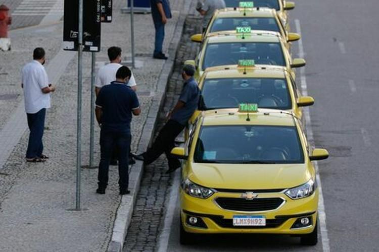 CAIXA paga R$ 709 milhões de benefício emergencial para caminhoneiros e taxistas neste sábado (24)