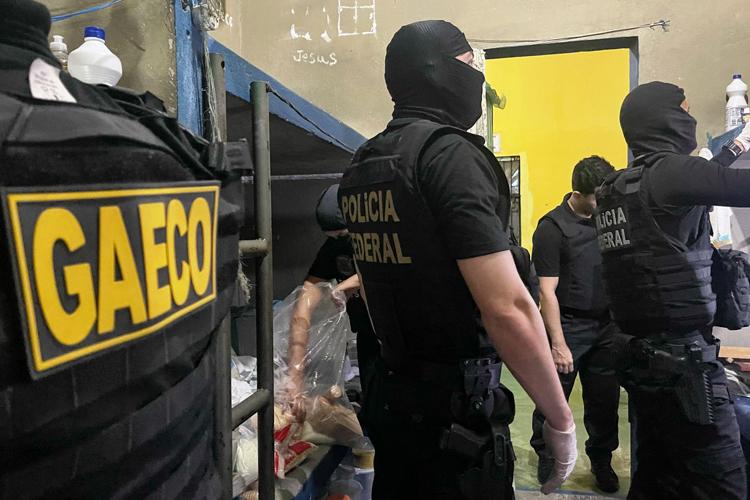 Operação da PF e GAECO apreende mais um celular no IAPEN
